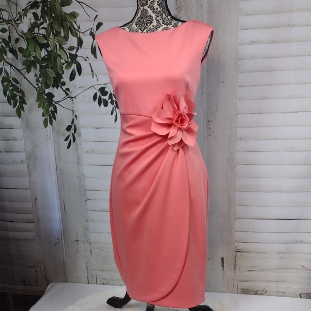 Chic Pink Sleeveless Dress with Floral Detail Size 6